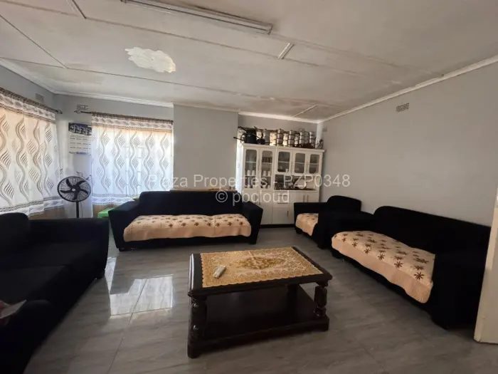5 Bedroom House for Sale in Chitungwiza, Chitungwiza