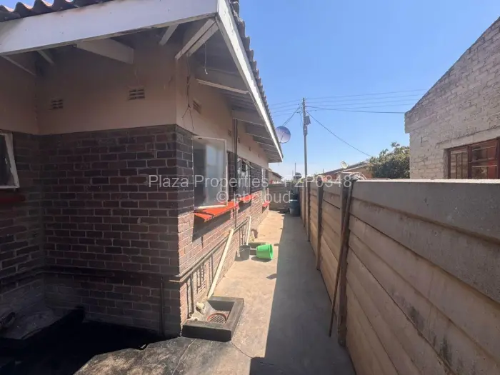 5 Bedroom House for Sale in Chitungwiza, Chitungwiza