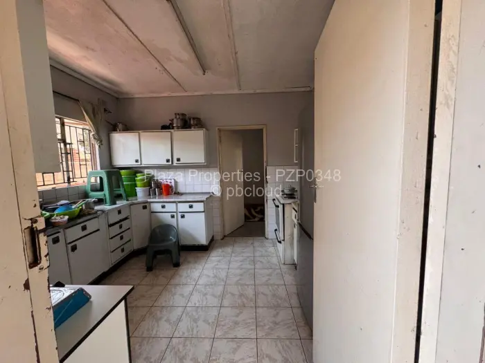 5 Bedroom House for Sale in Chitungwiza, Chitungwiza