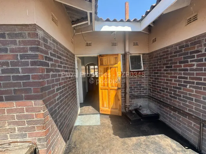 5 Bedroom House for Sale in Chitungwiza, Chitungwiza