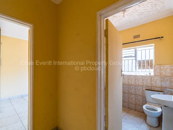 2 Bedroom House for Sale in Glaudina, Harare