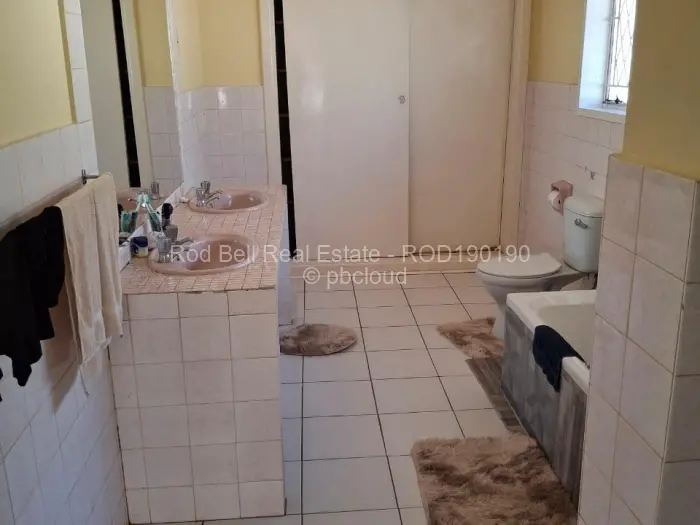 4 Bedroom House to Rent in Greendale