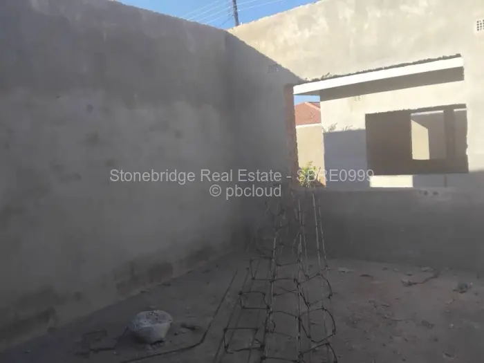 4 Bedroom House for Sale in Emhlangeni, Bulawayo