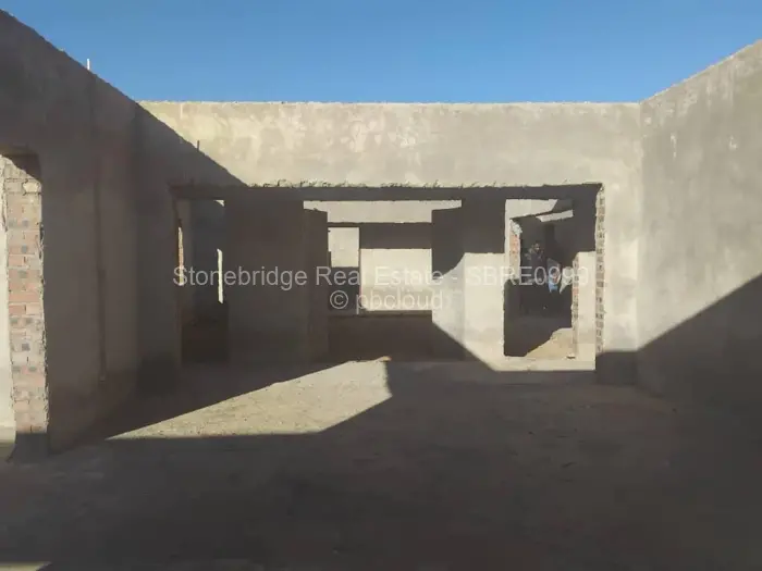 4 Bedroom House for Sale in Emhlangeni, Bulawayo