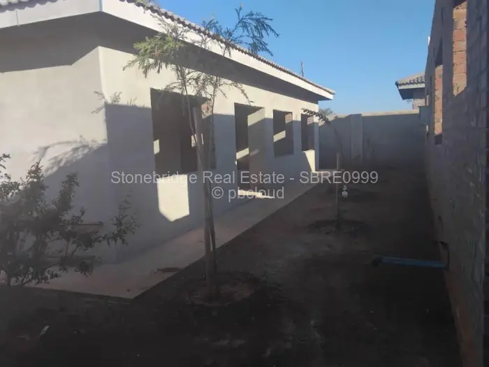 4 Bedroom House for Sale in Emhlangeni, Bulawayo