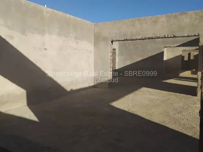 4 Bedroom House for Sale in Emhlangeni, Bulawayo