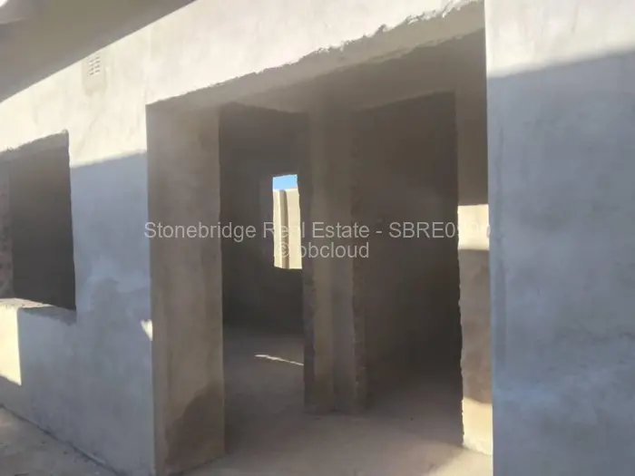 4 Bedroom House for Sale in Emhlangeni, Bulawayo