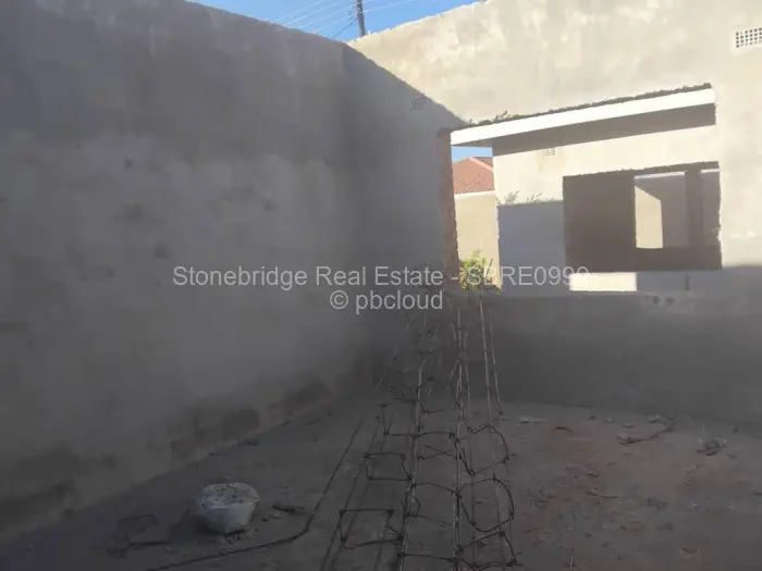 4 Bedroom House for Sale in Emhlangeni, Bulawayo