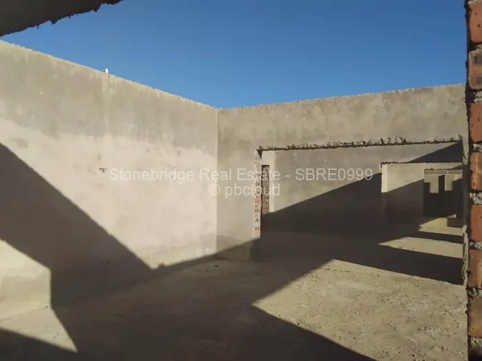 4 Bedroom House for Sale in Emhlangeni, Bulawayo