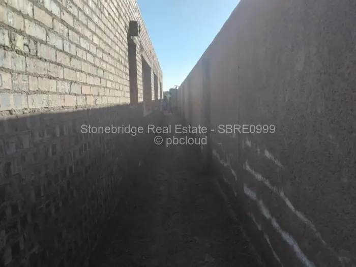 4 Bedroom House for Sale in Emhlangeni, Bulawayo
