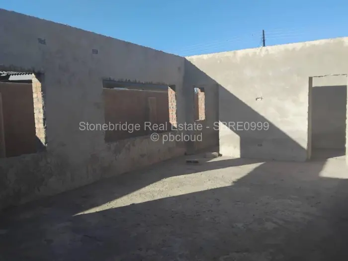 4 Bedroom House for Sale in Emhlangeni, Bulawayo