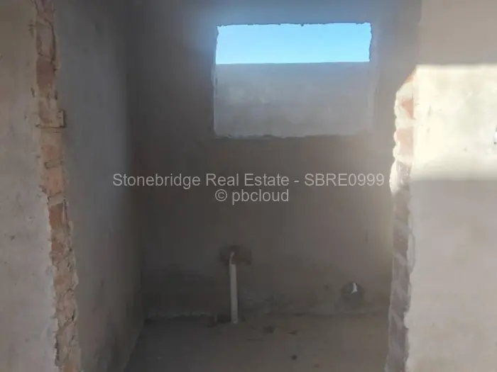 4 Bedroom House for Sale in Emhlangeni, Bulawayo