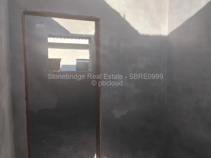 4 Bedroom House for Sale in Emhlangeni, Bulawayo