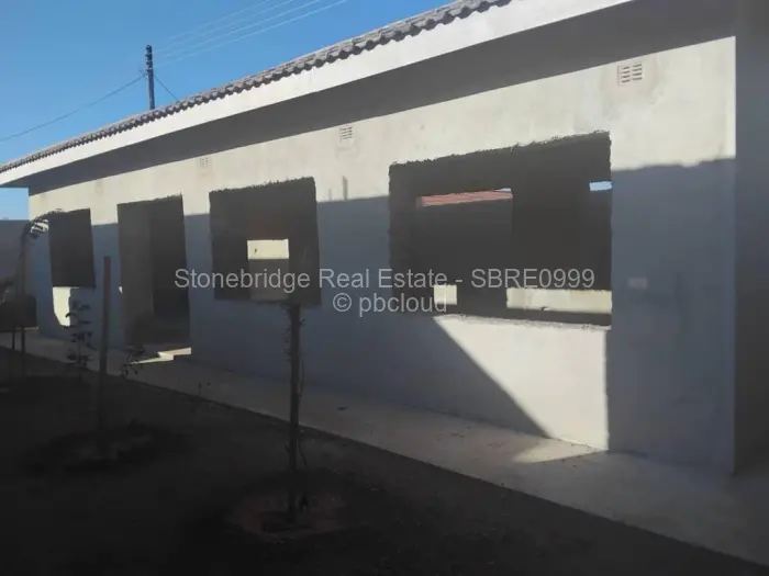 4 Bedroom House for Sale in Emhlangeni, Bulawayo