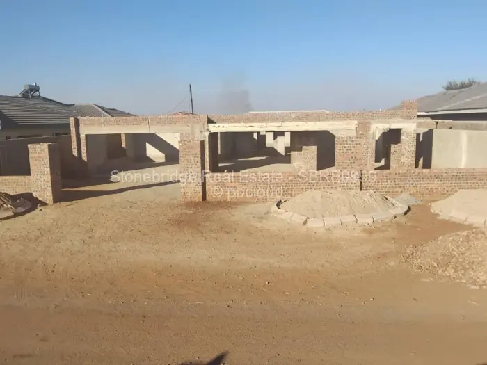 4 Bedroom House for Sale in Emhlangeni, Bulawayo