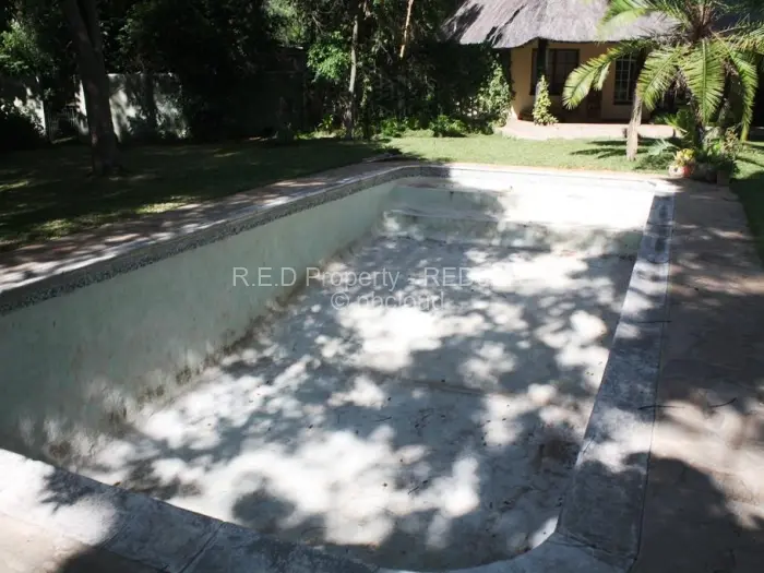 4 Bedroom House for Sale in Burnside, Bulawayo