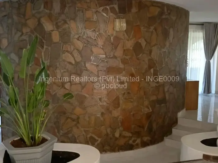 5 Bedroom House to Rent in Helensvale