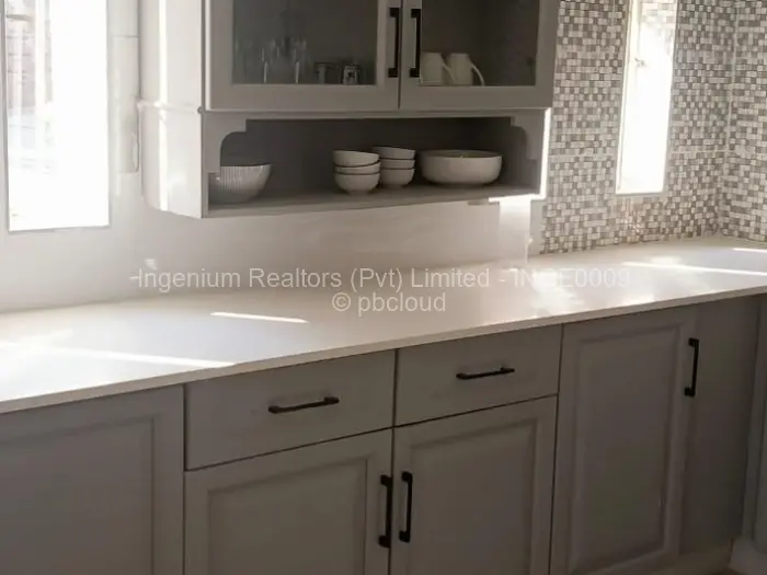5 Bedroom House to Rent in Helensvale