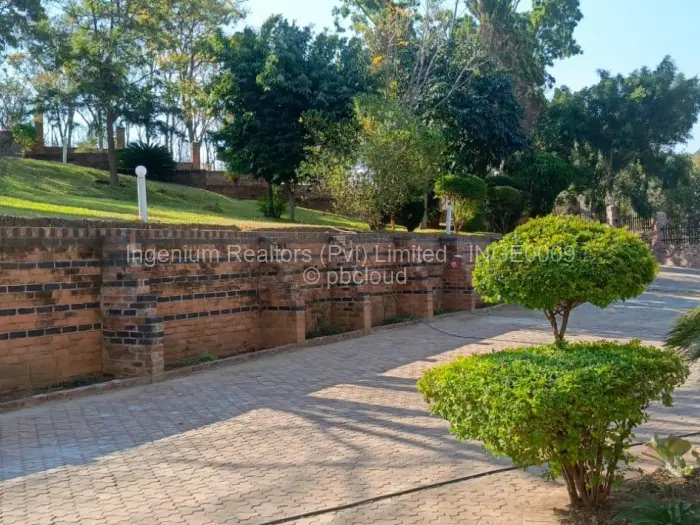 5 Bedroom House to Rent in Helensvale