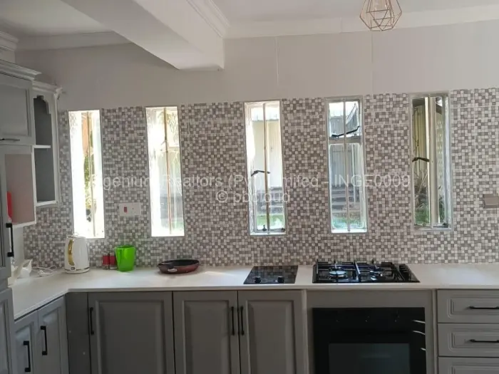 5 Bedroom House to Rent in Helensvale