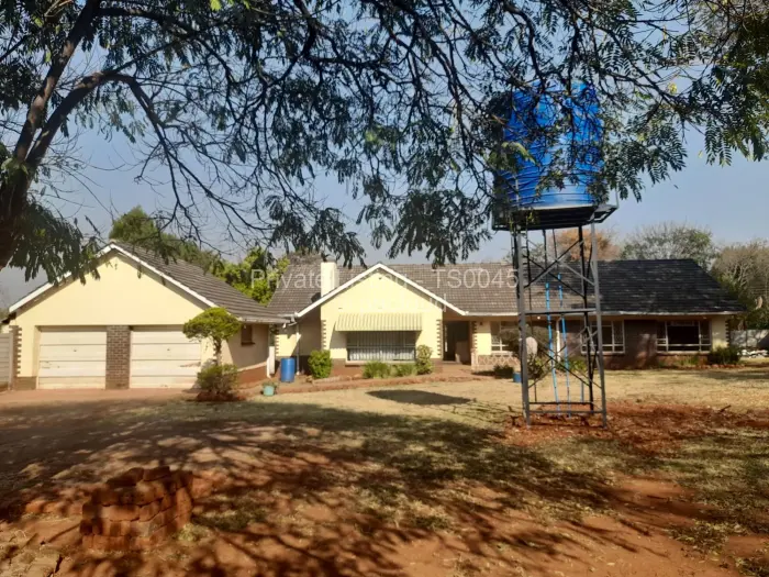 4 Bedroom House to Rent in Mandara