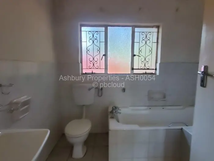 4 Bedroom House to Rent in Greendale North