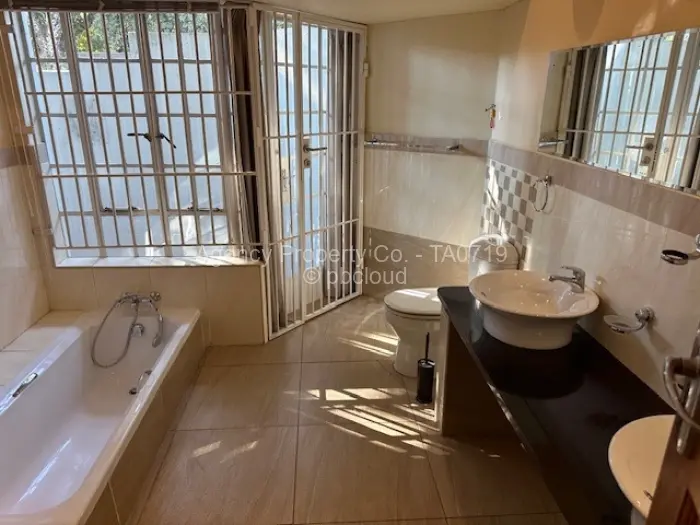 5 Bedroom House to Rent in Highlands, Harare