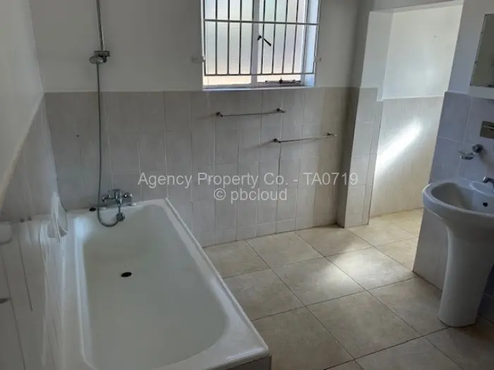 5 Bedroom House to Rent in Highlands, Harare