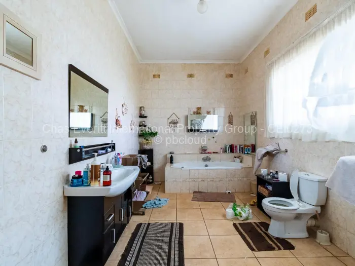 6 Bedroom House for Sale in Chisipite, Harare