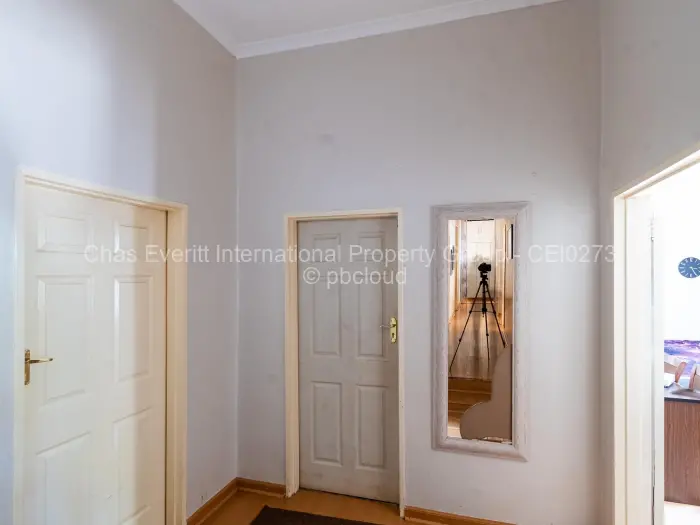 6 Bedroom House for Sale in Chisipite, Harare