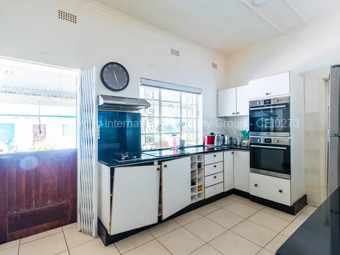 6 Bedroom House for Sale in Chisipite, Harare