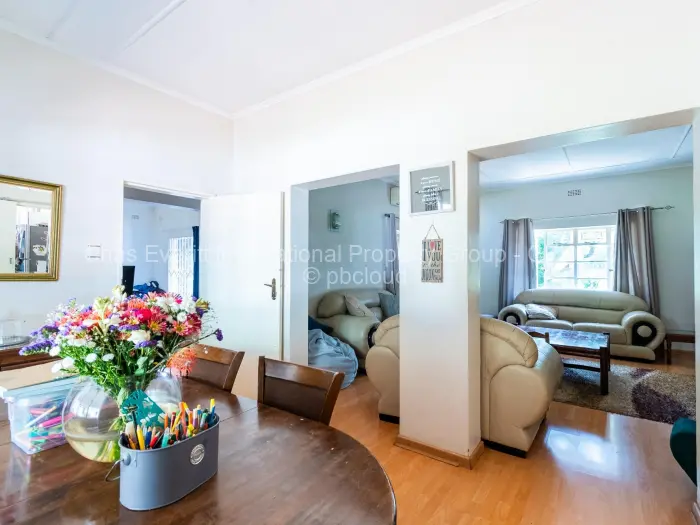 5 Bedroom House for Sale in Chisipite, Harare