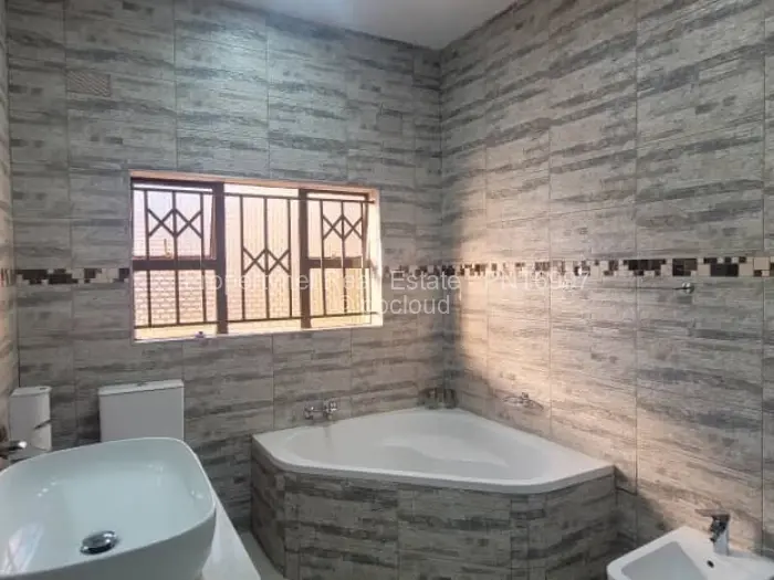 5 Bedroom House for Sale in Helensvale, Harare
