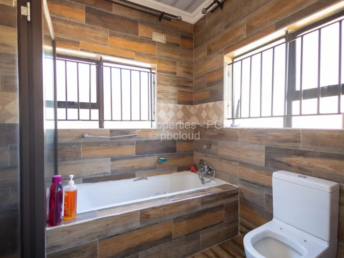 6 Bedroom House for Sale in Brookeview, Harare