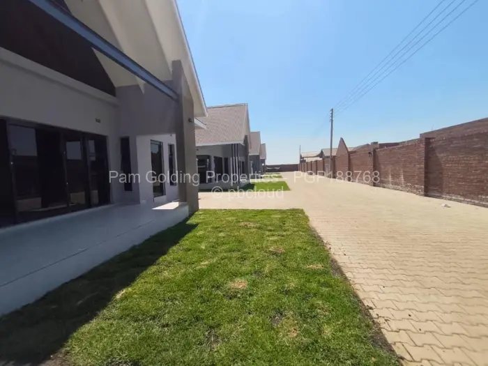 Townhouse/Complex/Cluster to Rent in Marlborough