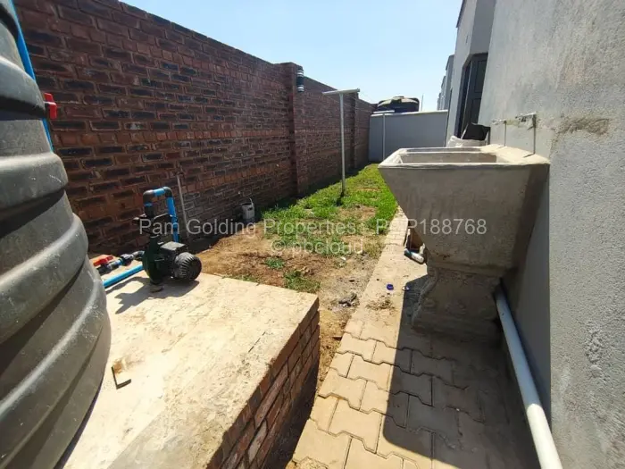 Townhouse/Complex/Cluster to Rent in Marlborough