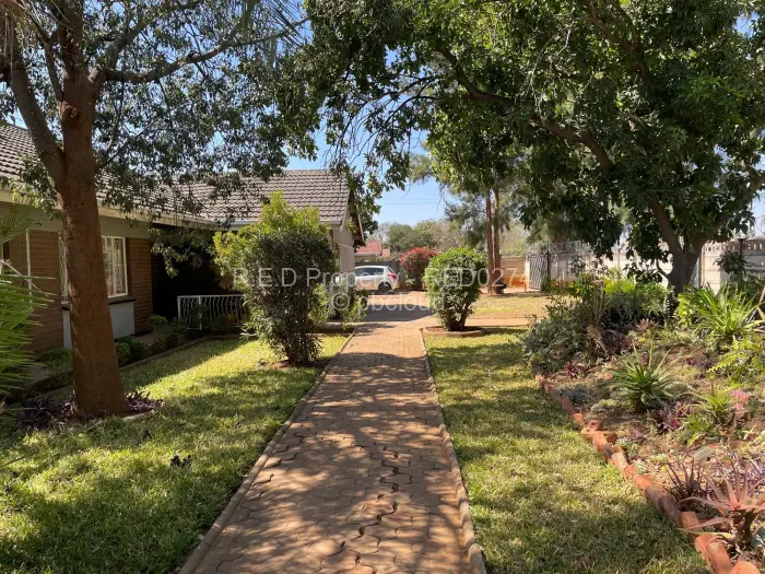 5 Bedroom House for Sale in Parklands, Bulawayo