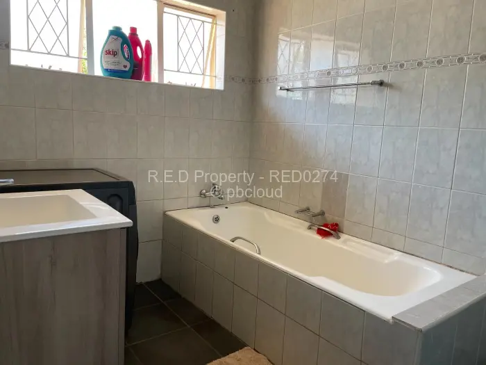 5 Bedroom House for Sale in Parklands, Bulawayo