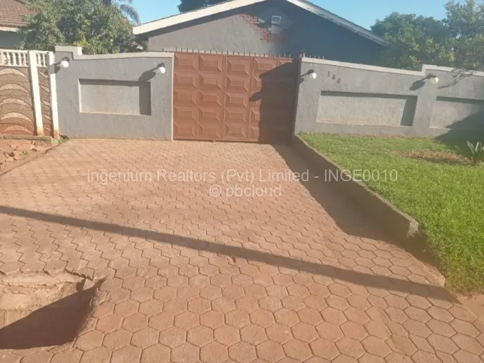 5 Bedroom House to Rent in Kambuzuma