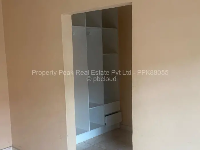 5 Bedroom House for Sale in Maranatha, Harare