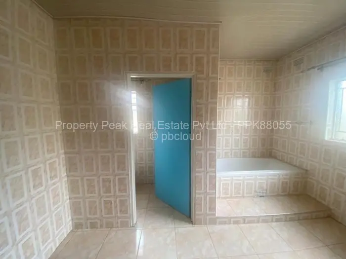 5 Bedroom House for Sale in Maranatha, Harare