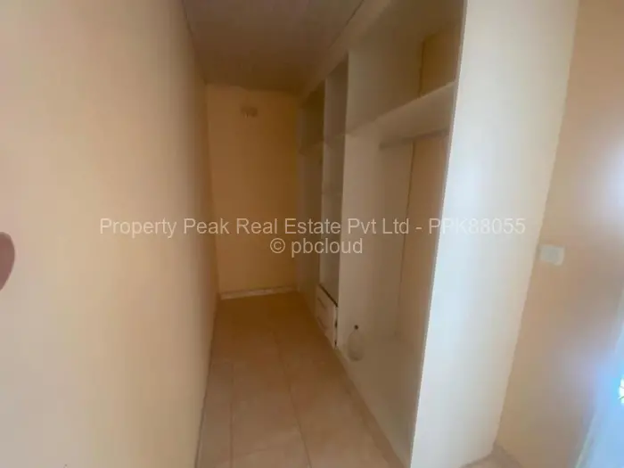 5 Bedroom House for Sale in Maranatha, Harare