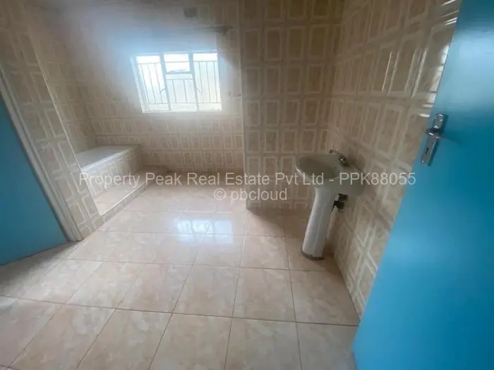 5 Bedroom House for Sale in Maranatha, Harare