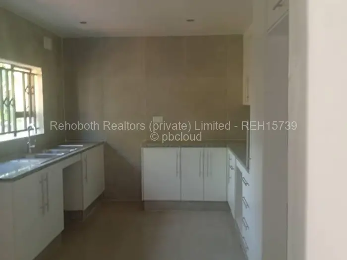Townhouse/Complex/Cluster to Rent in Hillside