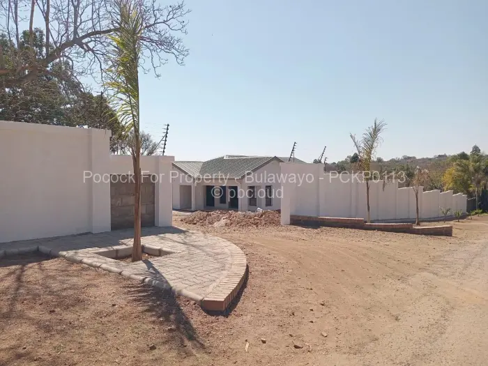 Townhouse/Cluster for Sale in Four Winds, Bulawayo