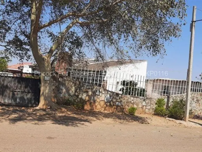 3 Bedroom House for Sale in Mahatshula, Bulawayo