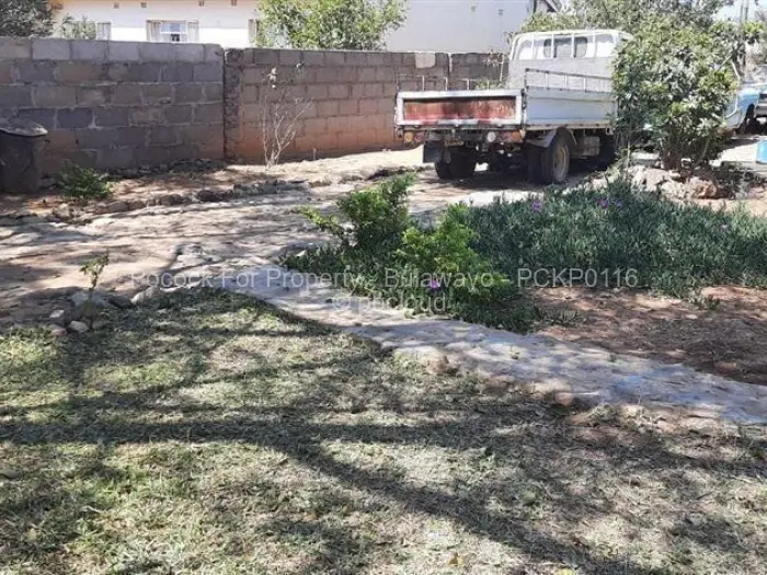 3 Bedroom House for Sale in Mahatshula, Bulawayo