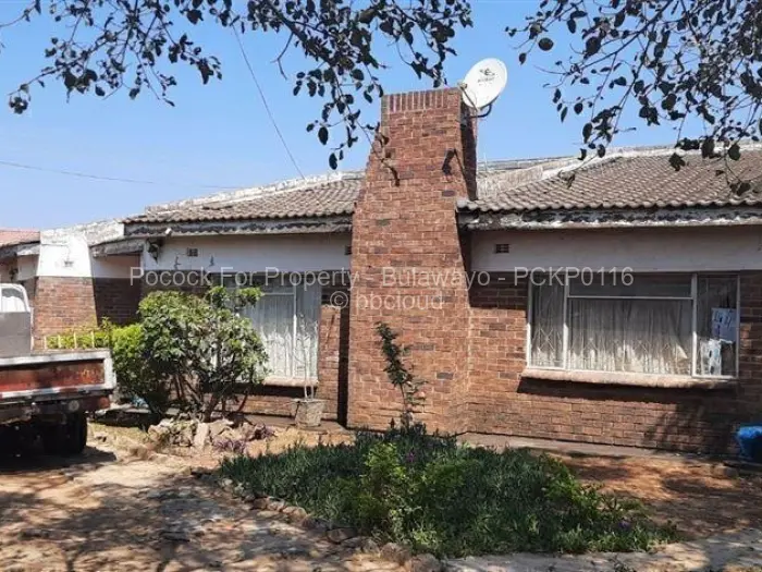 3 Bedroom House for Sale in Mahatshula, Bulawayo