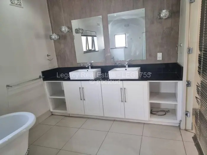 4 Bedroom House to Rent in Borrowdale Brooke