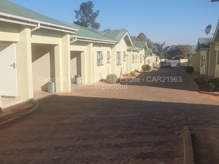 Townhouse/Complex/Cluster to Rent in Greendale, Harare